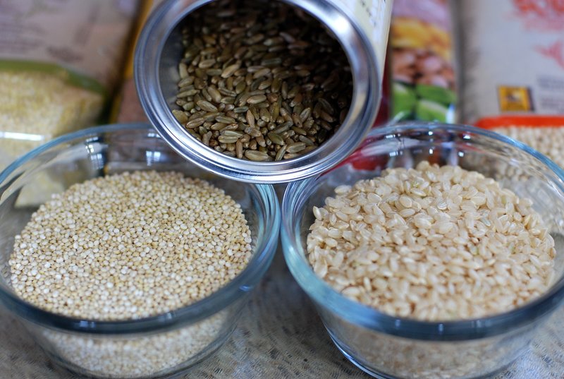 Quinoa, celé zrná či ryža - aj to sú komplexné sacharidy, ktoré majú významné miesto v každom jedálničku. 
