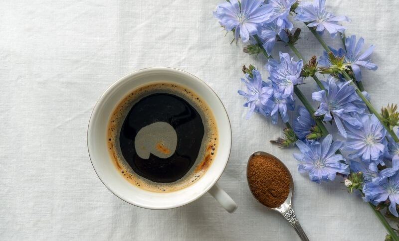 Bezkofeínová káva Melta obsahuje aj pražený koreň čakanky 